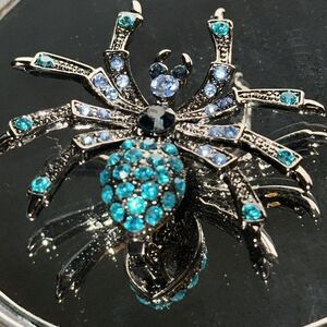 Light Blue, Navy Blue & Turquoise Rhinestone‎ Spider Silver Tone Brooch